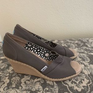 New TOMS Women 8 msrp$120